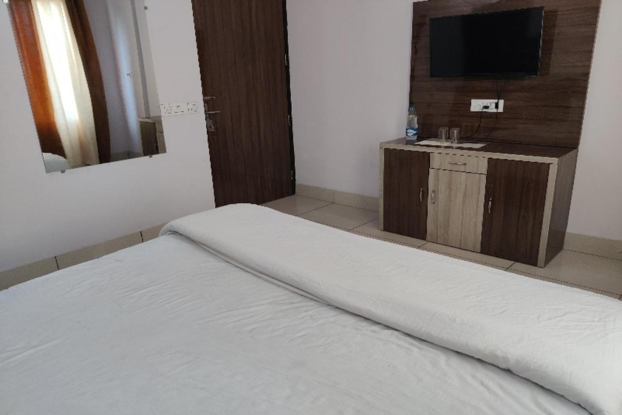 Oyo Hotel Laksh Kurukshetra Extérieur photo