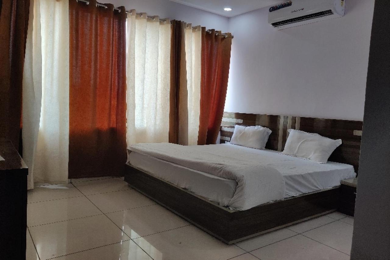 Oyo Hotel Laksh Kurukshetra Extérieur photo