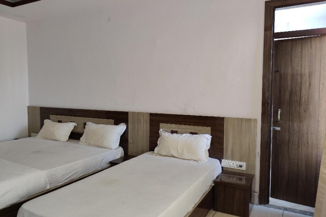 Oyo Hotel Laksh Kurukshetra Extérieur photo