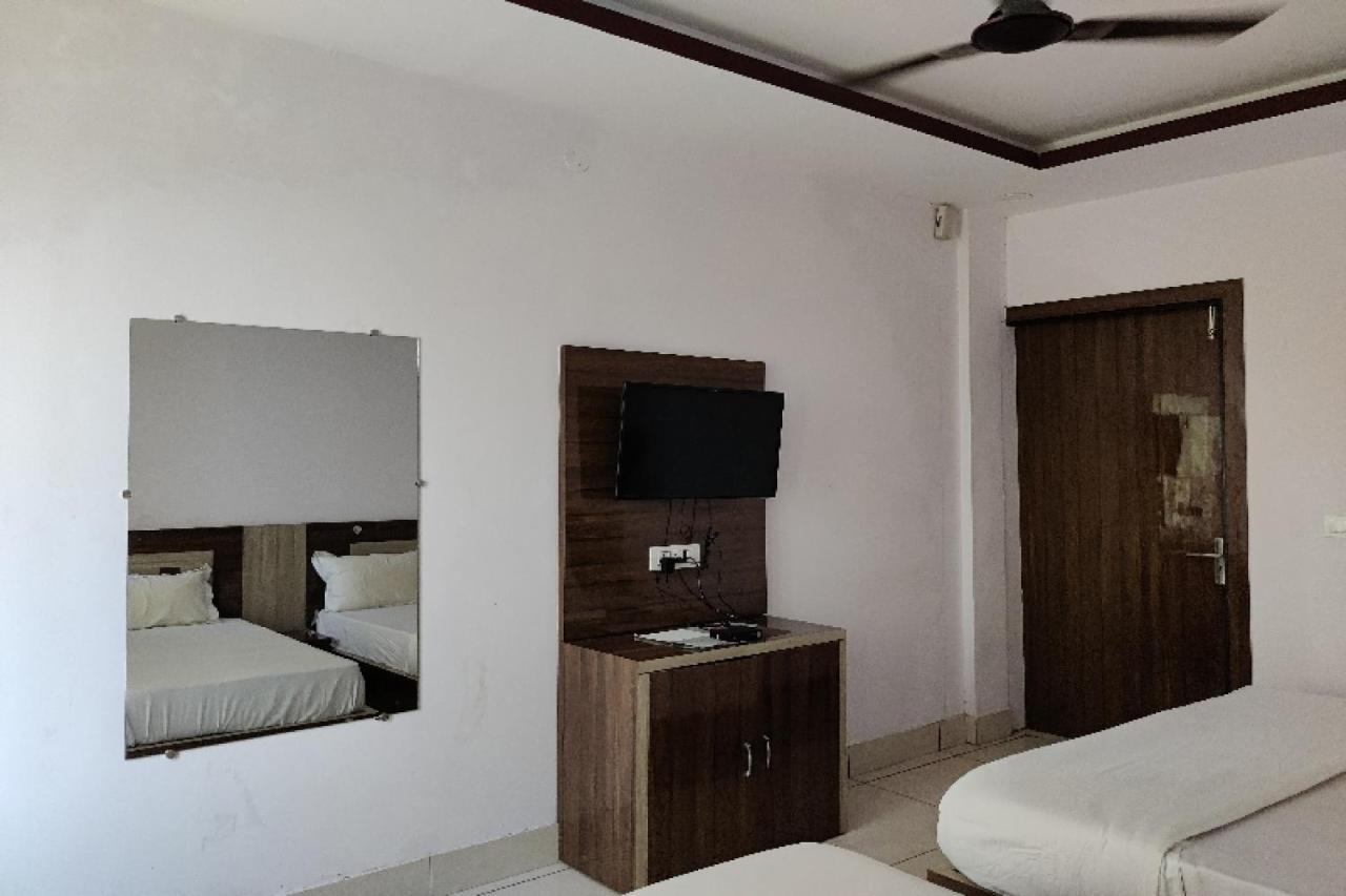 Oyo Hotel Laksh Kurukshetra Extérieur photo